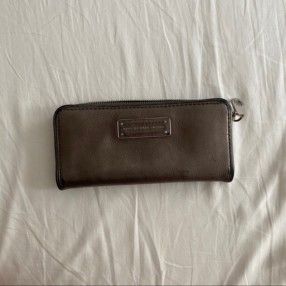 Marc Jacobs gunmetal zip wallet